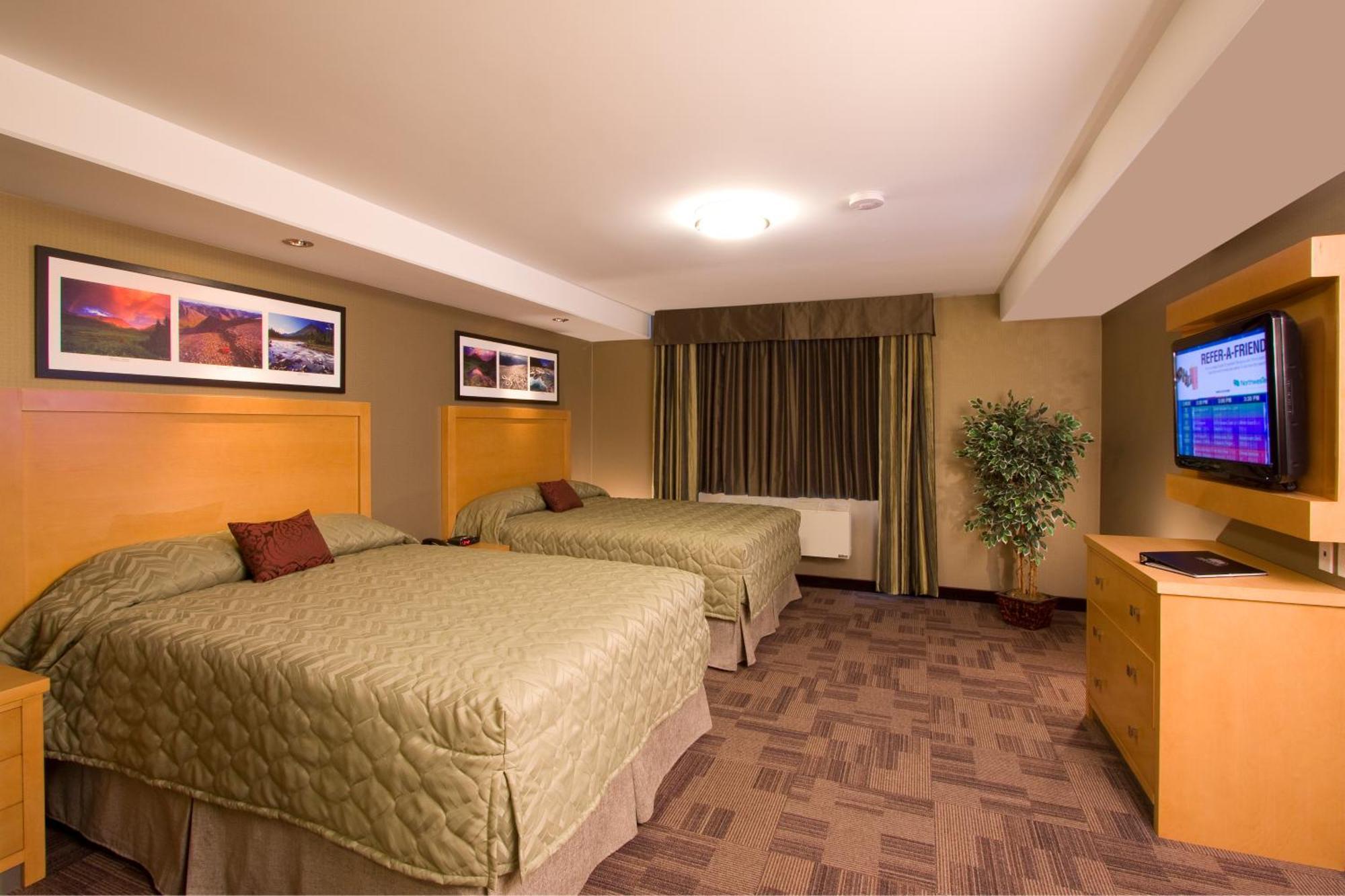 Woodlands Inn & Suites Fort Nelson Exterior foto