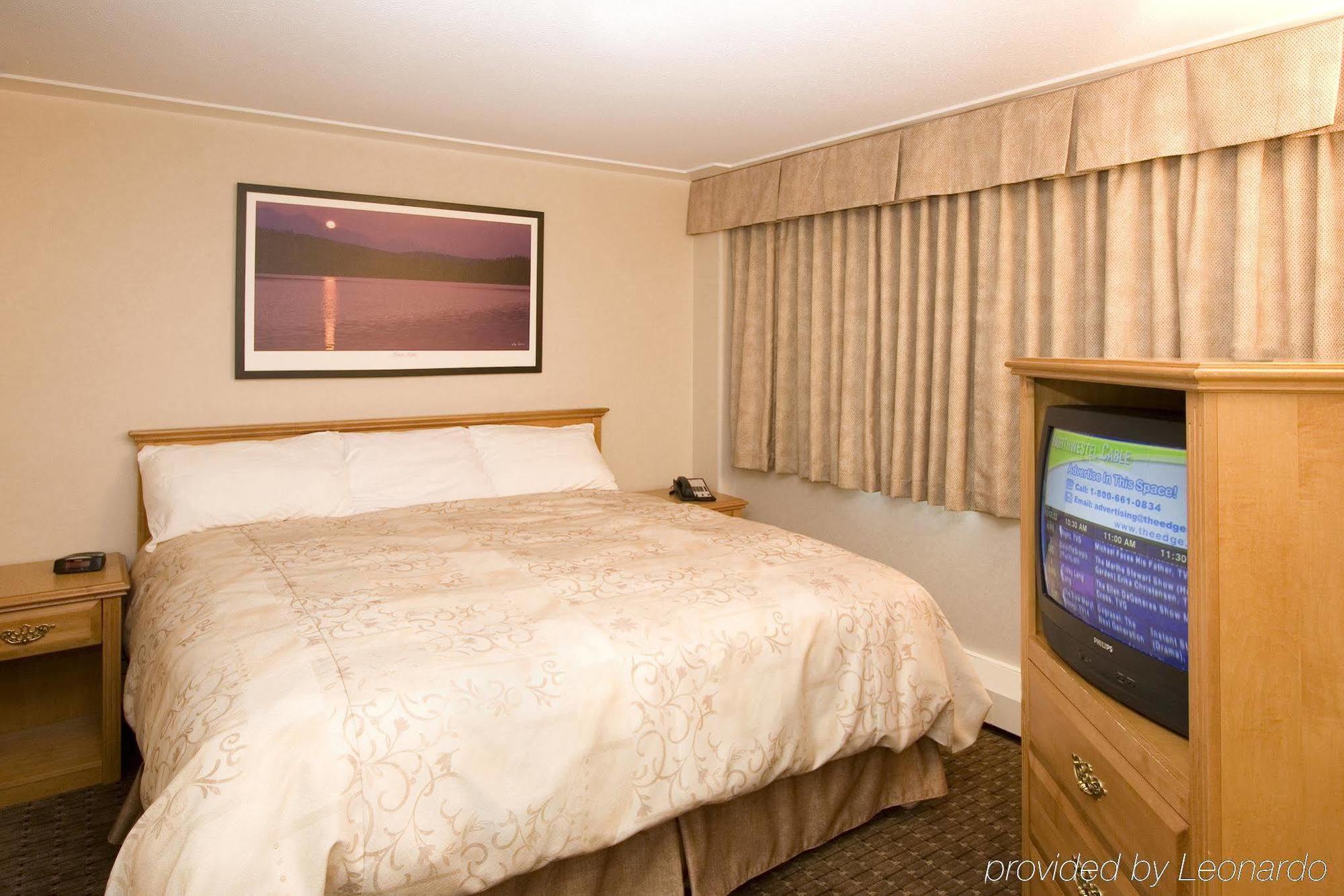Woodlands Inn & Suites Fort Nelson Habitación foto