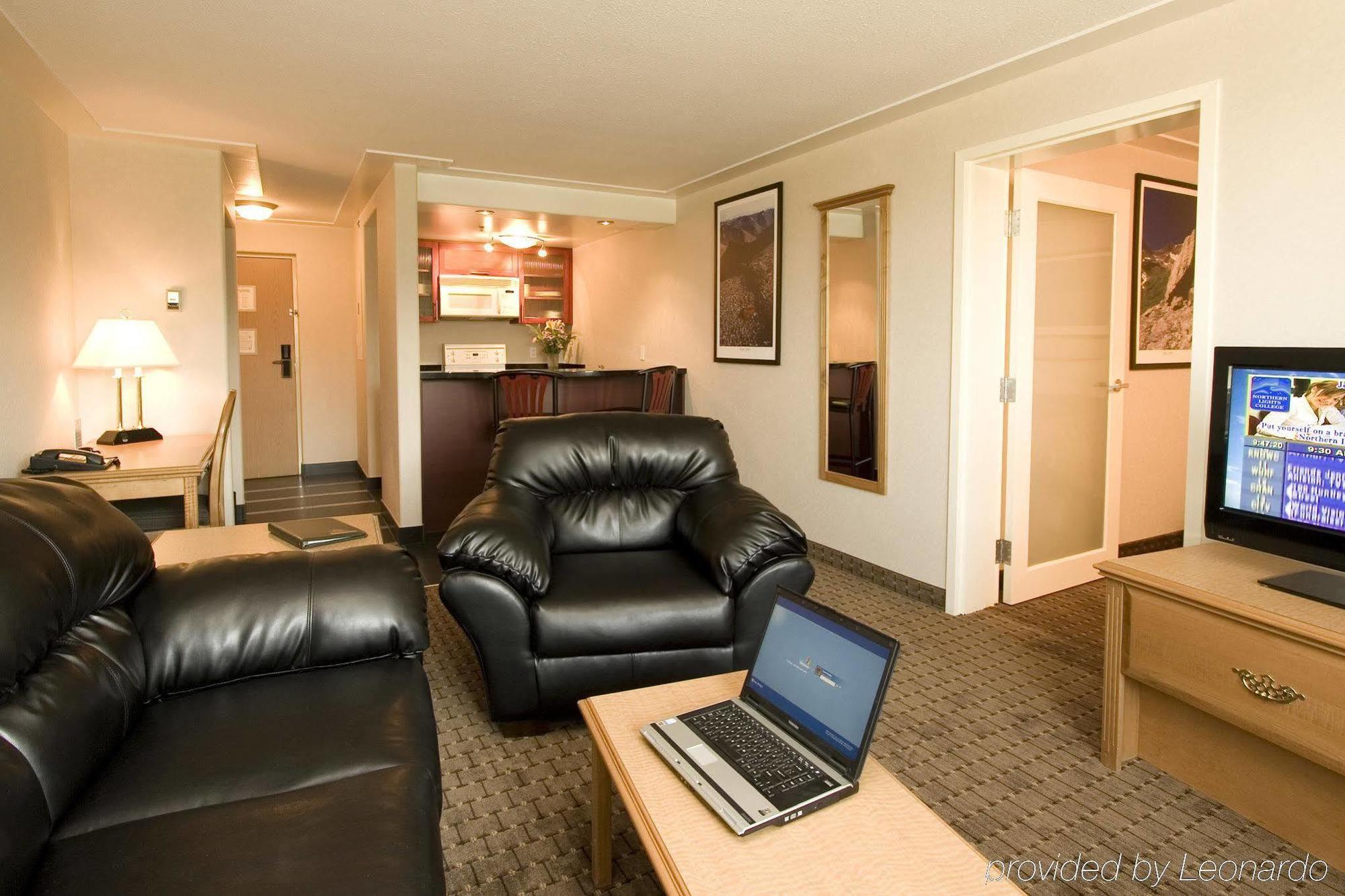 Woodlands Inn & Suites Fort Nelson Habitación foto